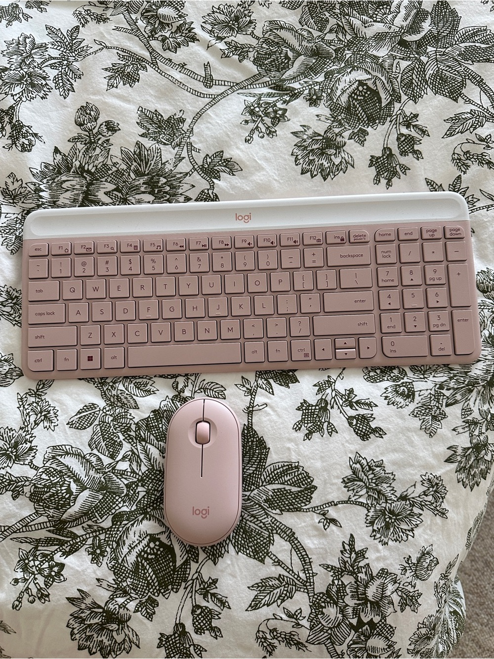 Logitech Slim Wireless Keyboard and Mouse Set in Blush Pink